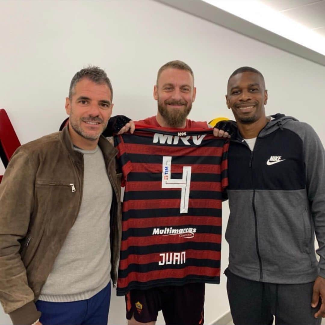 ASローマさんのインスタグラム写真 - (ASローマInstagram)「2️⃣ special guests at Trigoria today... 👋 @simoneperrotta20 & @j4juanoficial ⁣ 💛❤️ #ASRoma ⁣」5月8日 23時51分 - officialasroma