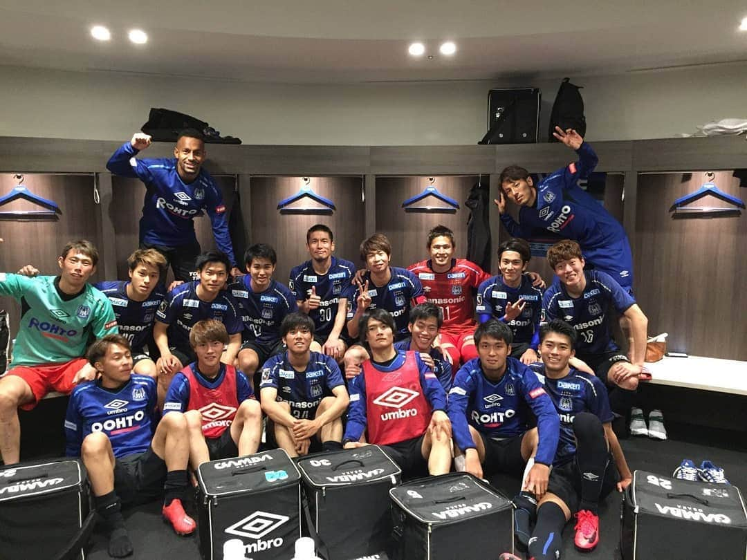 青山直晃のインスタグラム：「[Match Day] 💪 #TeamAo . 📷 Credit to Gamba Osaka (twitter) . #青山直晃 #AoyamaNaoaki #NaoakiAoyama #NA30#AO30 #อาโอยามะ #นาโออากิ #นาโออากิอาโอยามะ . #ガンバ大阪 #GAMBAOSAKA #Jリーグ #JLeague」