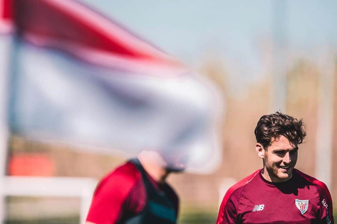 イバイ・ゴメスのインスタグラム：「💭Domingo. 💪🏼🔴⚪️」