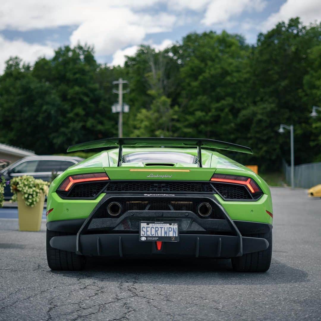 CarsWithoutLimitsさんのインスタグラム写真 - (CarsWithoutLimitsInstagram)「Is this a good secret weapon 🦖 Photo @frozenfraim  #carswithoutlimits #lamborghini #huracan #performante #toronto」5月9日 0時07分 - carswithoutlimits