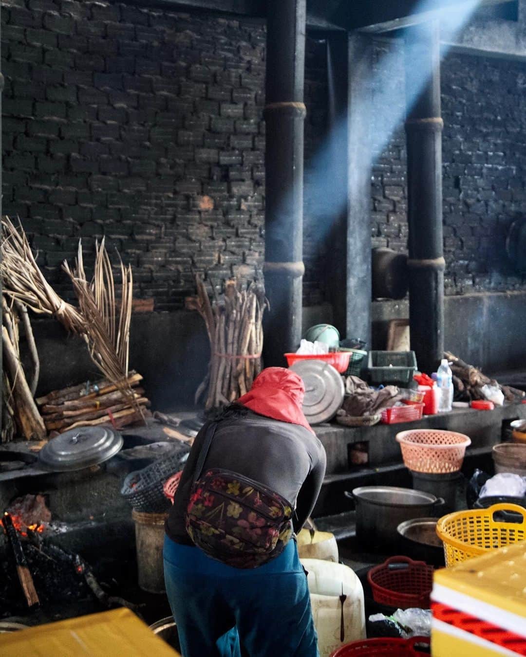 Shunsuke Miyatakeのインスタグラム：「Crab Market, Kep, Cambodia.」