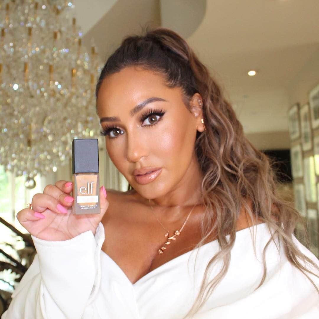 e.l.f.さんのインスタグラム写真 - (e.l.f.Instagram)「@adriennebailon in her ♡ Flawless ♡ Finish Foundation shade, Almond. ✨ With over 40 shades, we’re sure you can find a perfect match. 🙌Available at elfcosmetics.com, @ultabeauty, @target & @walmart! 💫 #elfcosmetics #crueltyfree #crueltyfreemakeup #vegan」5月9日 0時05分 - elfcosmetics