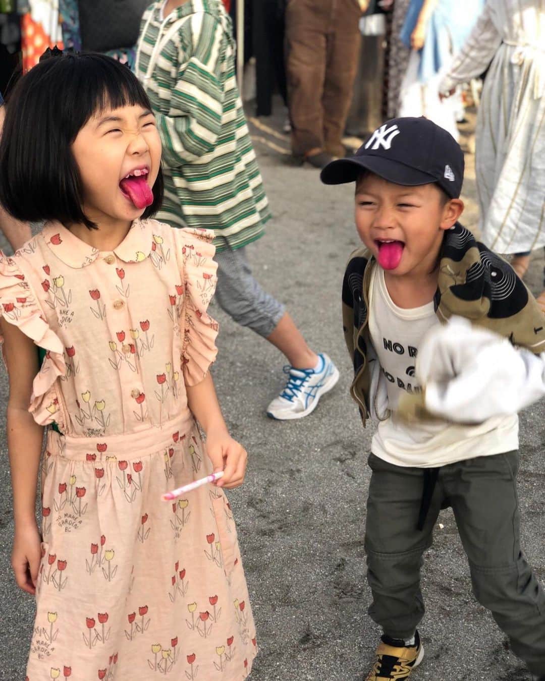桃生亜希子のインスタグラム：「GOLDEN WEEKが終わって、ボーっとしている。  もうすぐ息子の誕生日。 #メリーゴーランド乗りすぎp」
