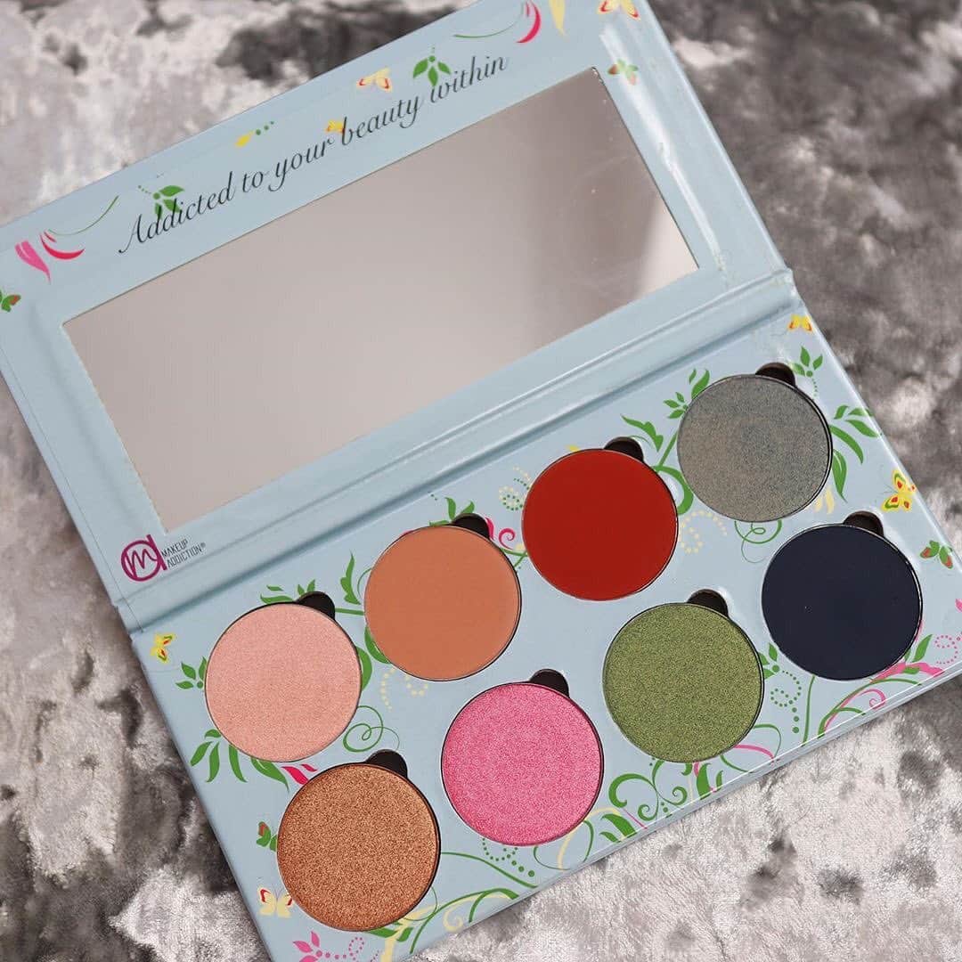 Makeup Addiction Cosmeticsさんのインスタグラム写真 - (Makeup Addiction CosmeticsInstagram)「Start your colour story with our Meadow Palette 📸 by @vinyl_beauty ・・・ “I can’t wait to dip into this palette, it’s such an interesting colour story! 😍.” . @makeupaddictioncosmetics Meadow palette. . #makeupjunkie #makeupobsessed #wakeupandmakeup #makeuplook #instamakeup #beauty #cosmetics #makeuppic #makeupcollection #makeupaddictioncosmetics  #indiemakeupbrands #meadowpalette」5月9日 0時16分 - makeupaddictioncosmetics