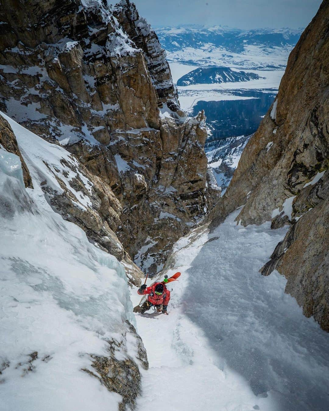 ジミー・チンさんのインスタグラム写真 - (ジミー・チンInstagram)「@codytownsend and @bjarnesalen have been charging hard all season sending big lines on their monumental @the.fifty.project. I think a lot of ski and snowboard mountaineers wished they’d thought of the idea first...or not, depending on their level of motivation. It’s a crusher goal...or actually 50 crusher goals. So glad I got to connect with Cody and Bjarne on one of their objectives and for a memorable lap up and down the Grand. Fun to relive it through the episode they just dropped. Check the link in bio to see what a good day in the mountains looks like. Thanks @codytownsend and @bjarnesalen for getting me out! And watch til the end if you wanna see what else Cody gets when he leaves town besides checking a box on his list...」5月9日 0時41分 - jimmychin