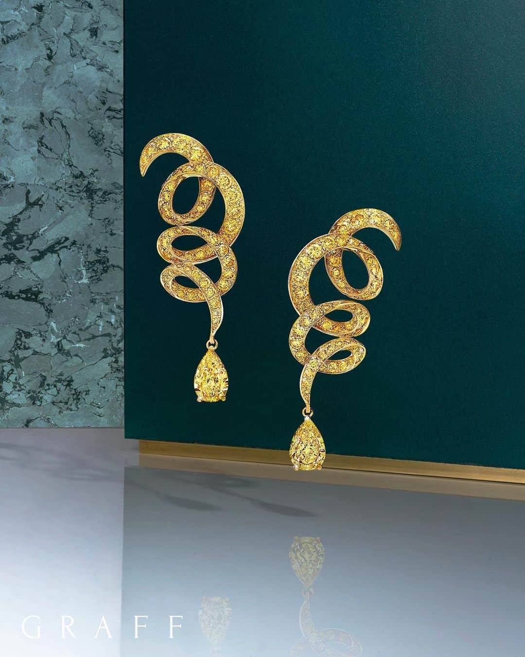 Graffさんのインスタグラム写真 - (GraffInstagram)「Visit our new Paris flagship store, at 237 Rue Saint-Honoré, to discover our most extraordinary jewels and innovative timepieces. . Inspired by Twombly yellow diamond earrings, 5cts #graffdiamonds #highjewelry」5月9日 0時45分 - graff