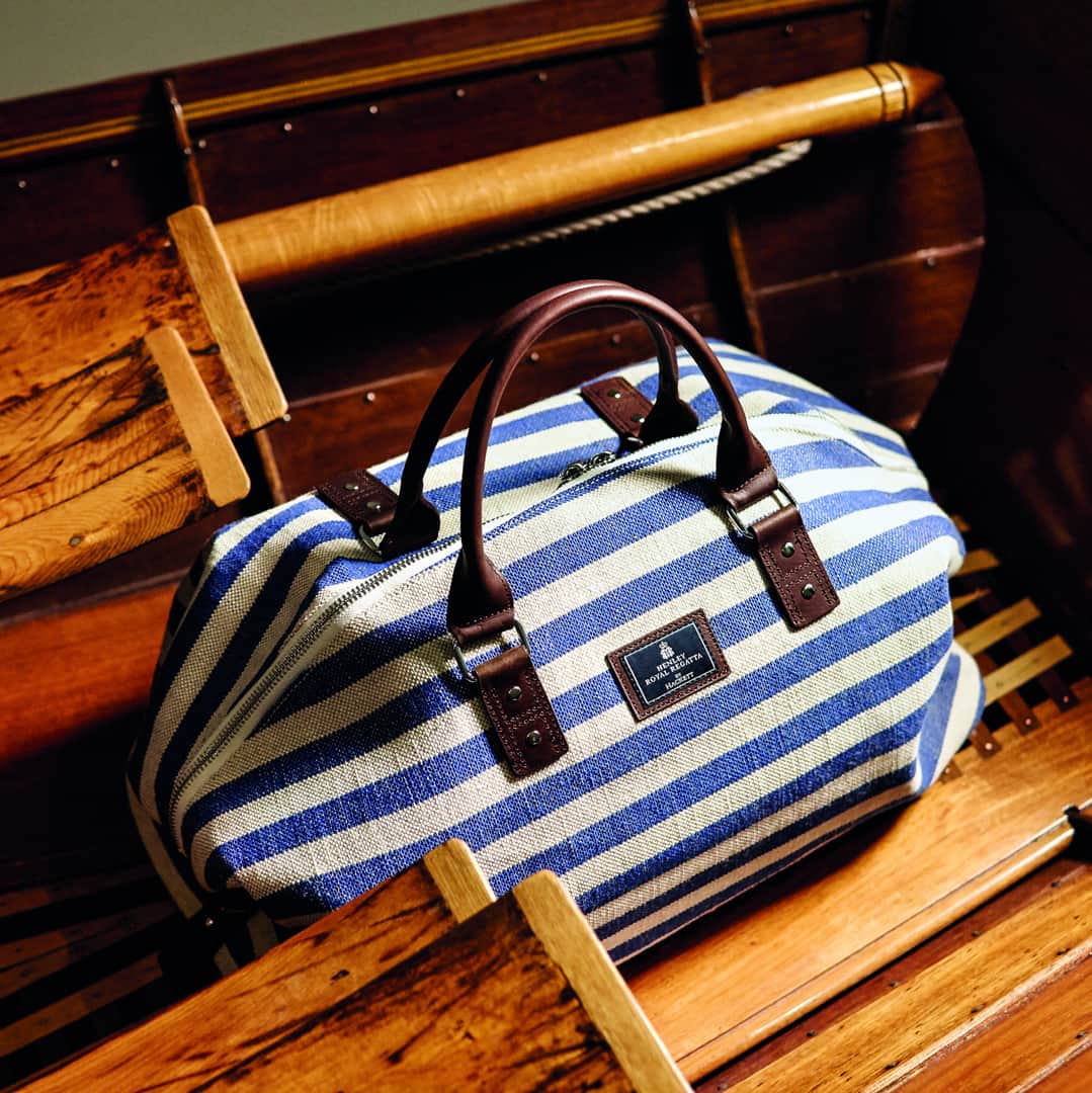 ハケットのインスタグラム：「Planning a weekend getaway around the Regatta? Pack your Henley kit in our @henleyroyalregatta holdall and ensure your luggage is as smart as your outfit. Tap to shop. #BlazersofGlory #HenleyRoyalRegatta」