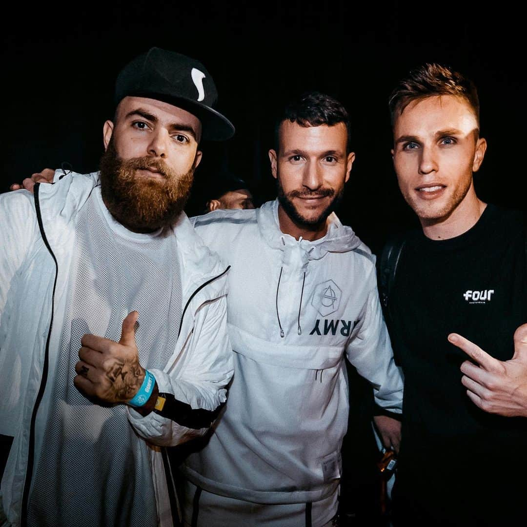 ニッキー・ロメロさんのインスタグラム写真 - (ニッキー・ロメロInstagram)「Hermanos! Comment your favorite song 🧔🏻」5月9日 0時54分 - nickyromero