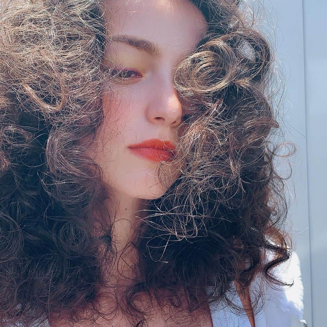 山口りささんのインスタグラム写真 - (山口りさInstagram)「#shooting for #magazine  curly hair summer makeup」5月9日 0時56分 - hairmakeupbylisayamaguchi