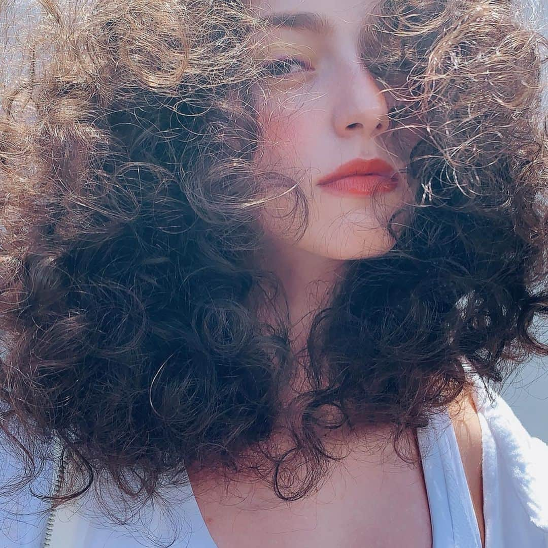 山口りささんのインスタグラム写真 - (山口りさInstagram)「#shooting for #magazine  curly hair summer makeup」5月9日 0時56分 - hairmakeupbylisayamaguchi