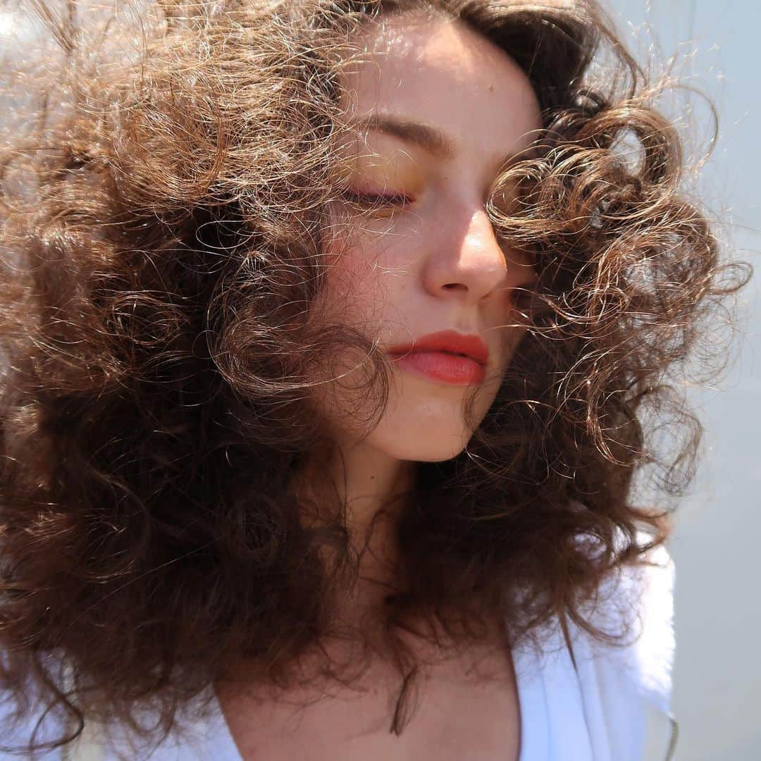 山口りささんのインスタグラム写真 - (山口りさInstagram)「#shooting for #magazine  curly hair summer makeup」5月9日 0時56分 - hairmakeupbylisayamaguchi