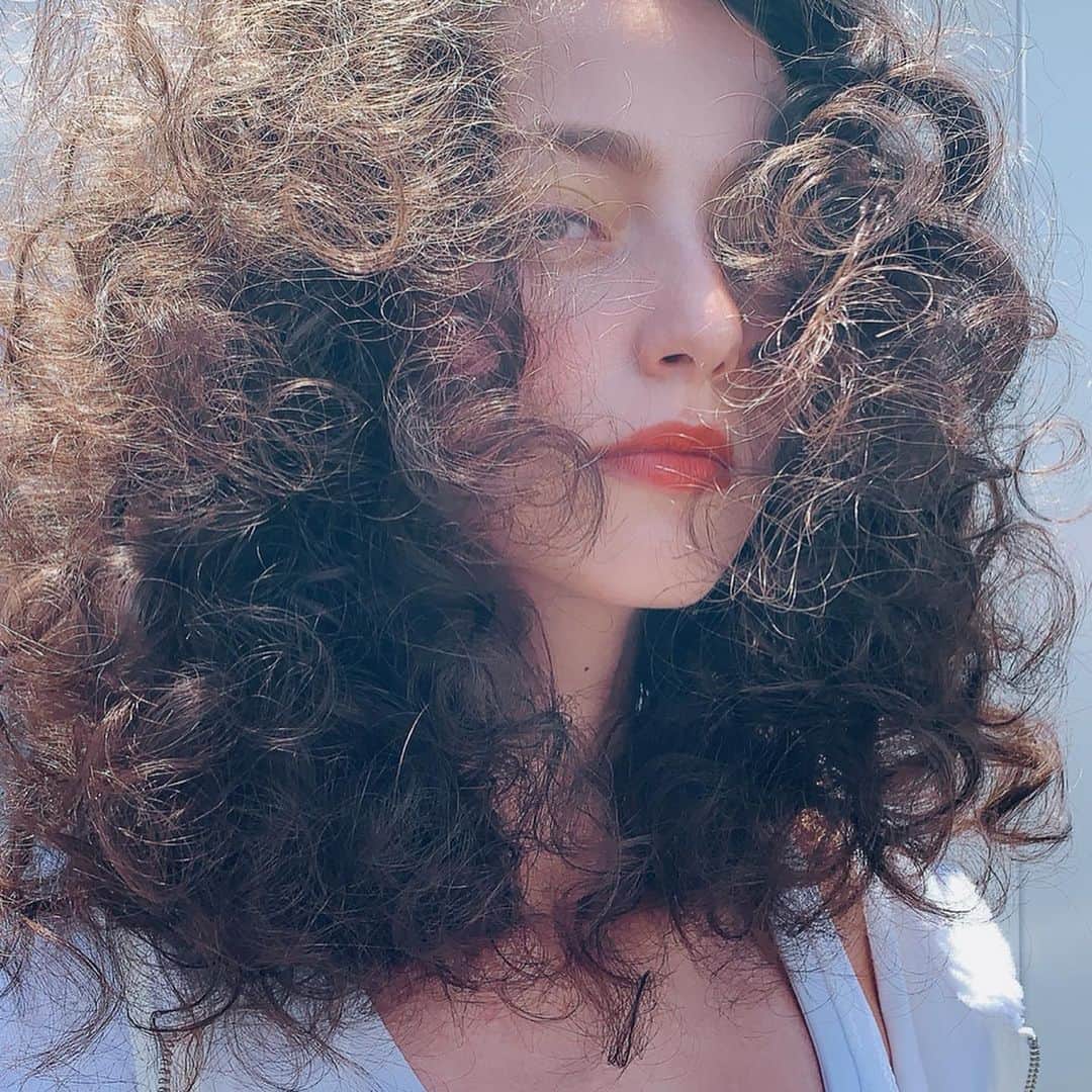 山口りささんのインスタグラム写真 - (山口りさInstagram)「#shooting for #magazine  curly hair summer makeup」5月9日 0時56分 - hairmakeupbylisayamaguchi
