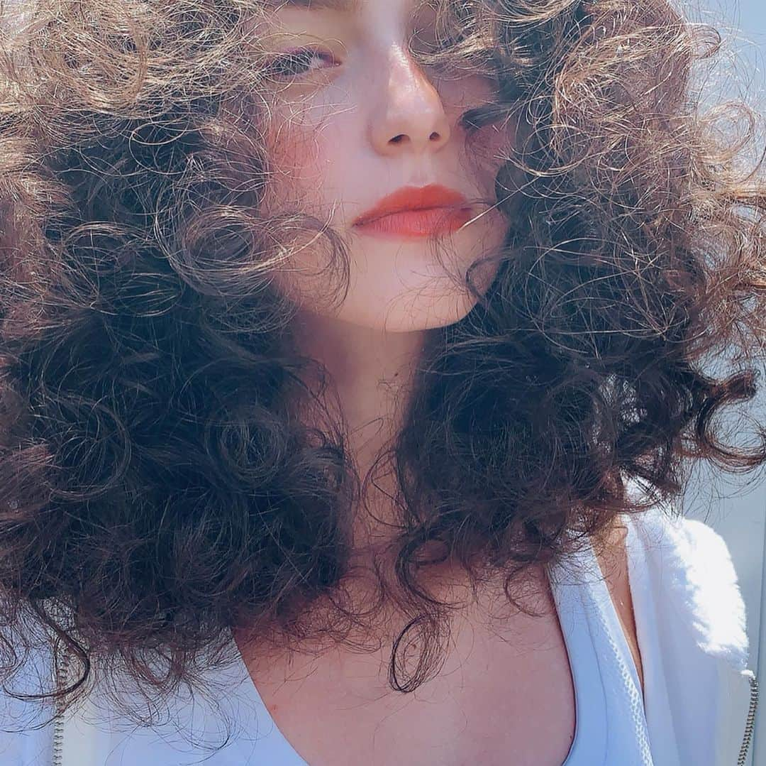 山口りささんのインスタグラム写真 - (山口りさInstagram)「#shooting for #magazine  curly hair summer makeup」5月9日 0時56分 - hairmakeupbylisayamaguchi