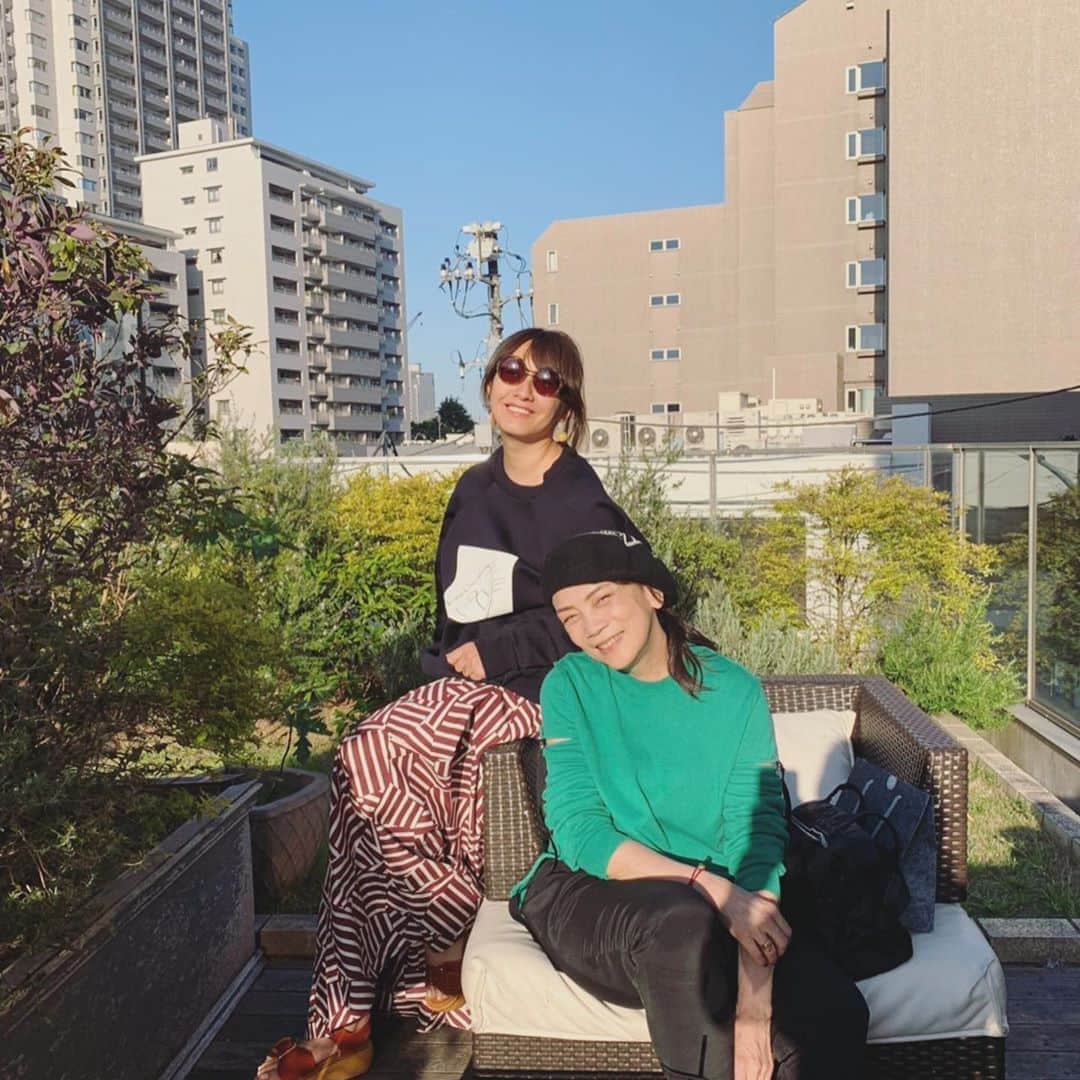 風間ゆみえのインスタグラム：「久しぶりに博美さんにばったり😊❤️ plan C のフルコーディネートをとても褒められたの☺️✨ ウフフ」