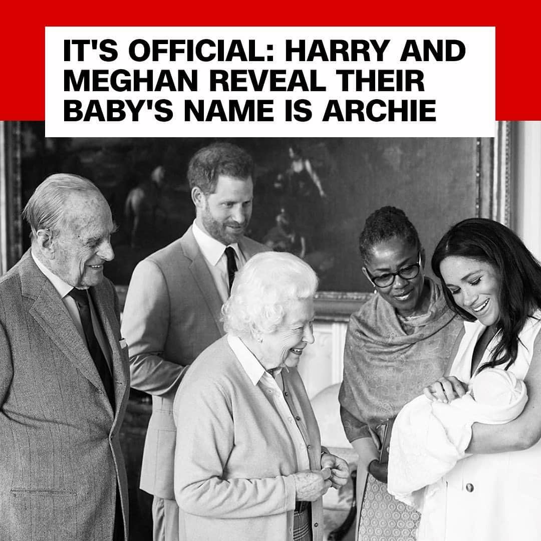 CNNさんのインスタグラム写真 - (CNNInstagram)「Welcome to the world, Archie 🎉 The Duke and Duchess of Sussex announced the name of their first born, Archie Harrison Mountbatten-Windsor, on Wednesday. The couple also introduced Queen Elizabeth to her eighth great-grandchild at Windsor Castle, where Prince Philip, Duke of Edinburgh, and Meghan's mother Doria Ragland were also present. ⠀⠀⠀⠀⠀⠀⠀⠀⠀⠀⠀⠀ (📸: @sussexroyal /Chris Allerton)」5月9日 1時03分 - cnn