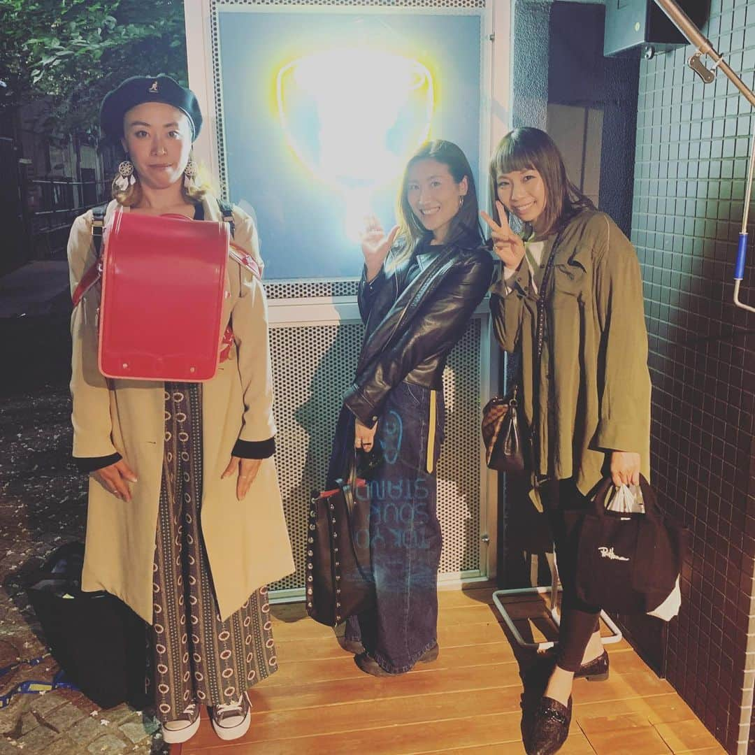 三ツ井裕美さんのインスタグラム写真 - (三ツ井裕美Instagram)「@tokyosourstand  先日OPENしたこのお店。  種類が豊富なうえに、新鮮な野菜やフルーツを沢山使っていて、美味しいだけでなく身体に良さそうなお酒が(ノンアルコールも)いっぱいありました🥬🥝🍋 女性にも人気が出そう✨✨ もちろんお料理も👍🏼 本当にオススメです！！ #tokyosourstand #神楽坂 #いつものメンバーでw」5月9日 1時04分 - hiromi__km