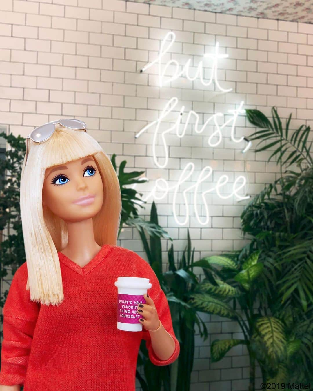 バービーさんのインスタグラム写真 - (バービーInstagram)「My day is looking up after a stop at @alfred. ☕ #barbie #barbiestyle」5月9日 1時04分 - barbiestyle