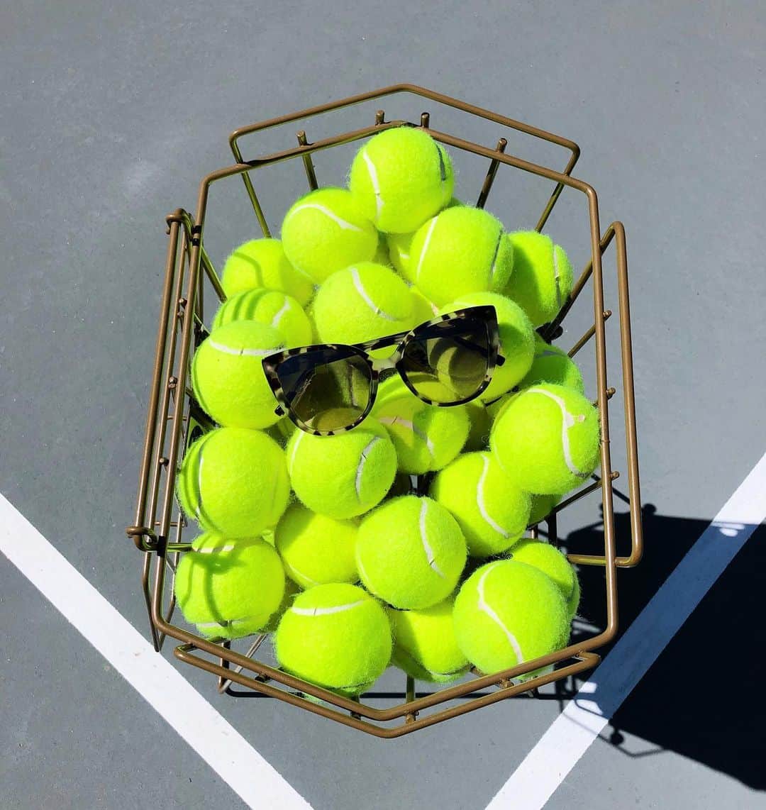 のインスタグラム：「Meet Phoebe from our new Summer Sun collection! She's an elegant cat-eye with a slightly tapered shape and soft gradient lenses ☀️🎾 (Tap the shopping icon for a closer look!)」