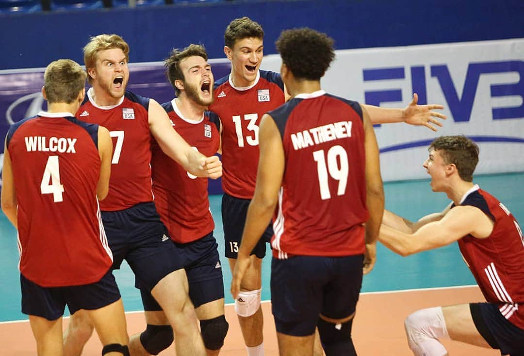USA Volleyballさんのインスタグラム写真 - (USA VolleyballInstagram)「The Men's Junior Team 🇺🇲 is playing Chile 🇨🇱 in the QFs of the #U21PanAmCup today at 4p CT and we are REALLY hoping Canyon Tuman can bust out his celebration face again! 😀 --- Watch the Pan Am Cup on FloVolleyball.tv, a subscription service」5月9日 1時08分 - usavolleyball