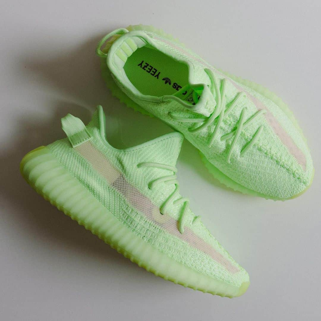 HYPEBEASTさんのインスタグラム写真 - (HYPEBEASTInstagram)「@hypebeastkicks: Swipe for our closer look at @adidasoriginals’ forthcoming YEEZY BOOST 350 V2 “Glow-in-the-Dark,” courtesy of @flightclub. Is this colorway a cop or a drop? Photos: Eddie Lee/HYPEBEAST」5月9日 1時16分 - hypebeast