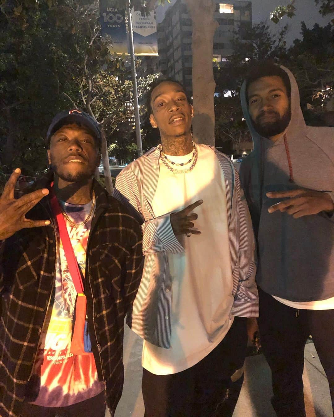 ネイト・ロビンソンさんのインスタグラム写真 - (ネイト・ロビンソンInstagram)「@wizkhalifa good looking on the flick last night bro!! U a real one #holdat」5月9日 1時17分 - naterobinson