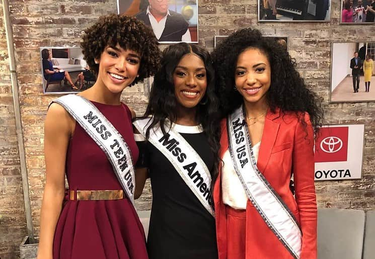 ミシェル・モナハンさんのインスタグラム写真 - (ミシェル・モナハンInstagram)「For the first time in history, three African American women are now wearing the crowns of the three major national pageants, Miss USA, Miss Teen USA, AND Miss America! Endless congratulations to these outstanding women: @chesliekryst @kalieghgarris and @niaimanifranklin! @chesliekryst holds an M.B.A, a law degree and is a former Division 1 track star turned civil litigation attorney and reigning Miss USA. @kalieghgarris, who founded the #wearepeople1st organization, which aims to help people with disabilities, was crowned Miss Teen USA in April. @niaimanifranklin who composed her first song at age six and donated stem cells as part of her father’s non-Hodgkin’s Lymphoma treatment in college was crowned Miss America in September. Such outstanding accomplishments for these three wonderful young and trail-blazing ladies. Keep up all the great work, Queens! 👑👑👑 #wcw」5月9日 1時26分 - michellemonaghan