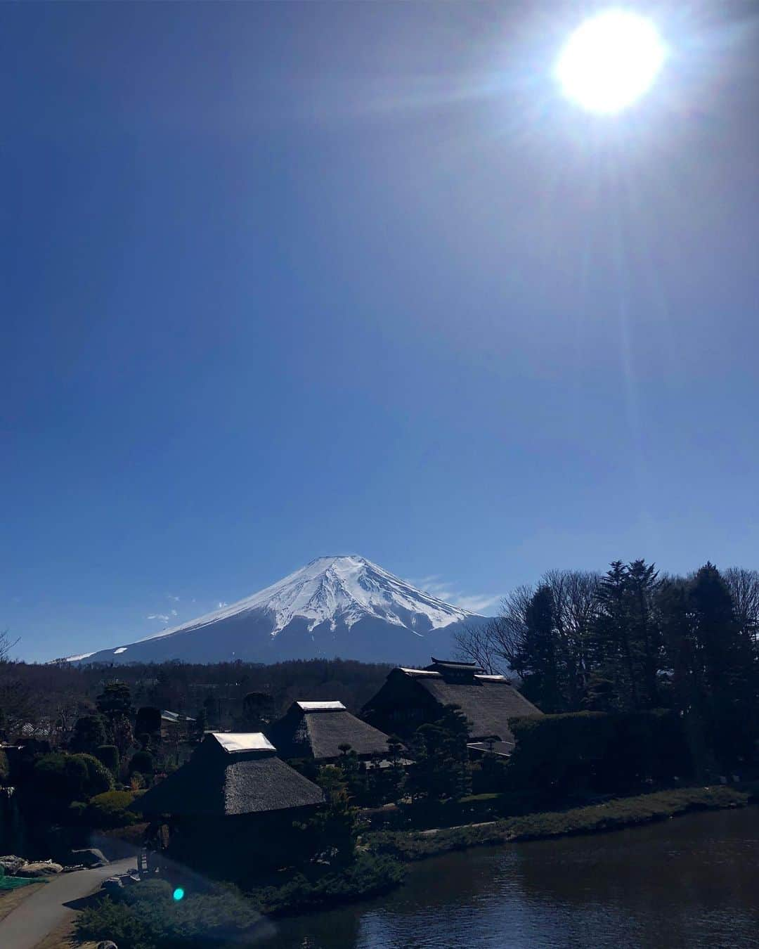 有末麻祐子さんのインスタグラム写真 - (有末麻祐子Instagram)「GW前ですが、家族旅行で 山梨に行きました🤪 のどかな場所☺️🍃 山梨は空気が美味しいよね🗻  しばし家族旅行写真にお付き合い よろしくお願いします。🤪 (質問あったトップスは @6______roku でごさいます)」5月9日 1時27分 - mayukoarisue