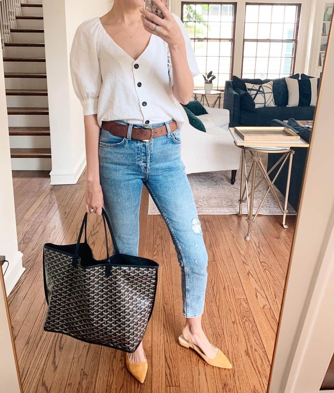 Anna Jane Wisniewskiのインスタグラム：「I’m into large, solid belts again. This one is from H&M circa 2009 - does that make it vintage? (Some items are old - tagged everything and you can find similar here 👉🏻 http://liketk.it/2BGl5 #liketkit @liketoknow.it) #ootd #zaradaily #goyard #denimlovers」