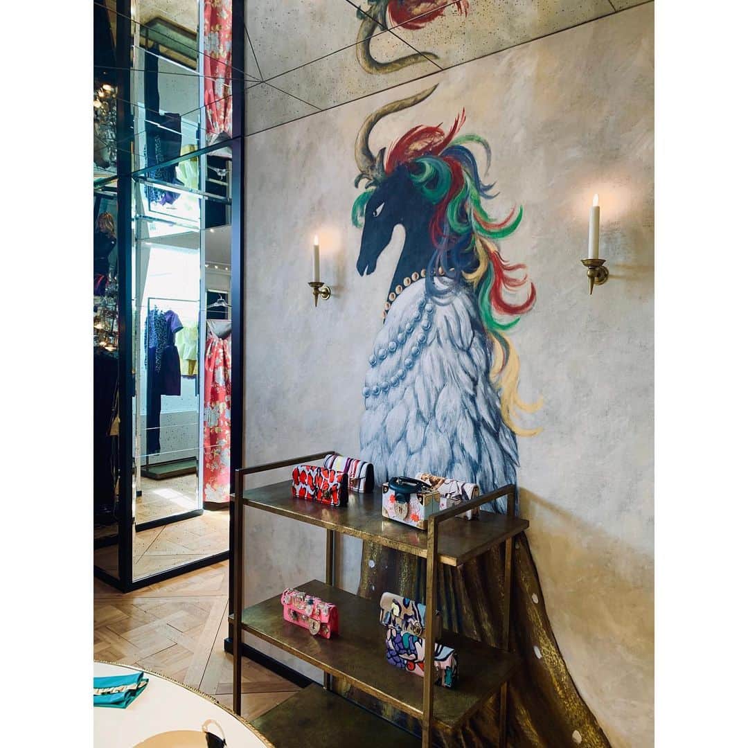 メグ・ライアンのインスタグラム：「The magical Schiaparelli Atelier yesterday... @schiaparelli」