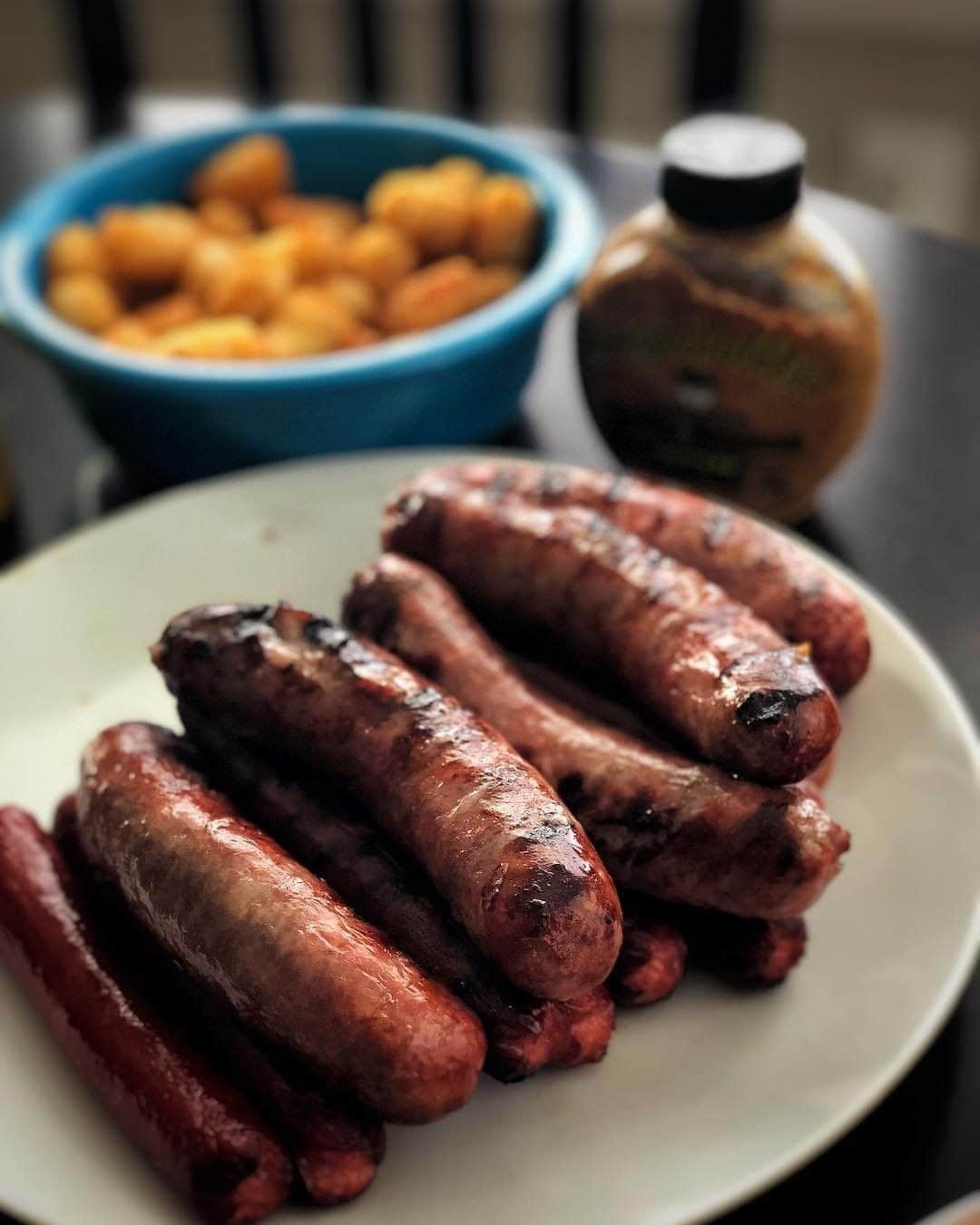 ジョンソンヴィルのインスタグラム：「#HappyHumpDay 📣 Get out the grill. 🌭Brat🌭 to you by @cookingthatcut」