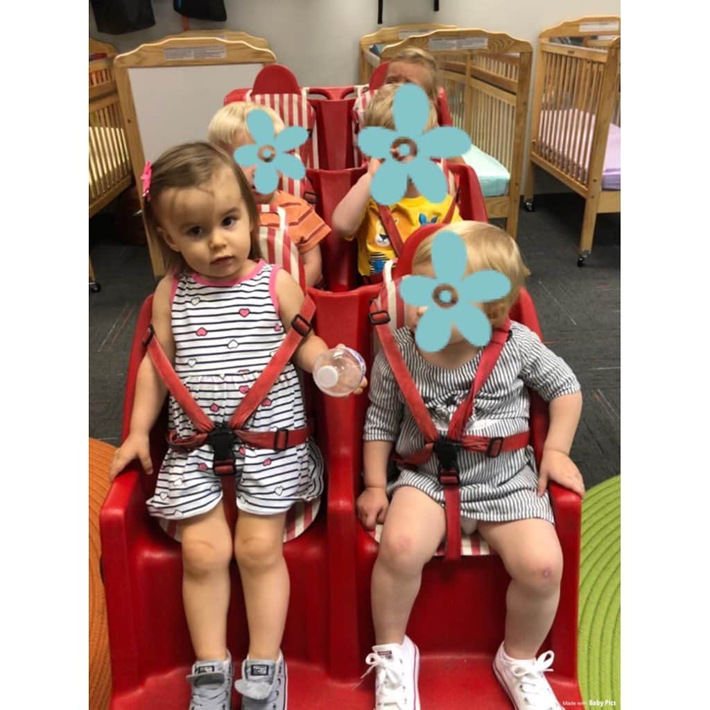 カーラ・モナコさんのインスタグラム写真 - (カーラ・モナコInstagram)「An early Mother’s Day celebration with my angel face, at her Preschool! My week has been made. 🥰💖🖤 #ScarlettArya #selfieswithatoddlerarenteasy」5月9日 2時10分 - karamonaco