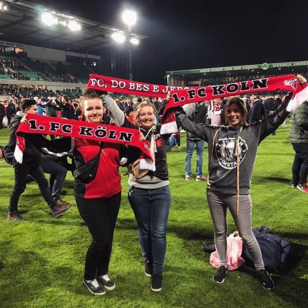 1.FCケルンさんのインスタグラム写真 - (1.FCケルンInstagram)「📸 Fan-Fotos❤️⚪️ Vielen Dank für eure Unterstützung, #effzeh-Fans.  #fcköln #Aufstieg #Köln #Kölle」5月9日 2時05分 - fckoeln