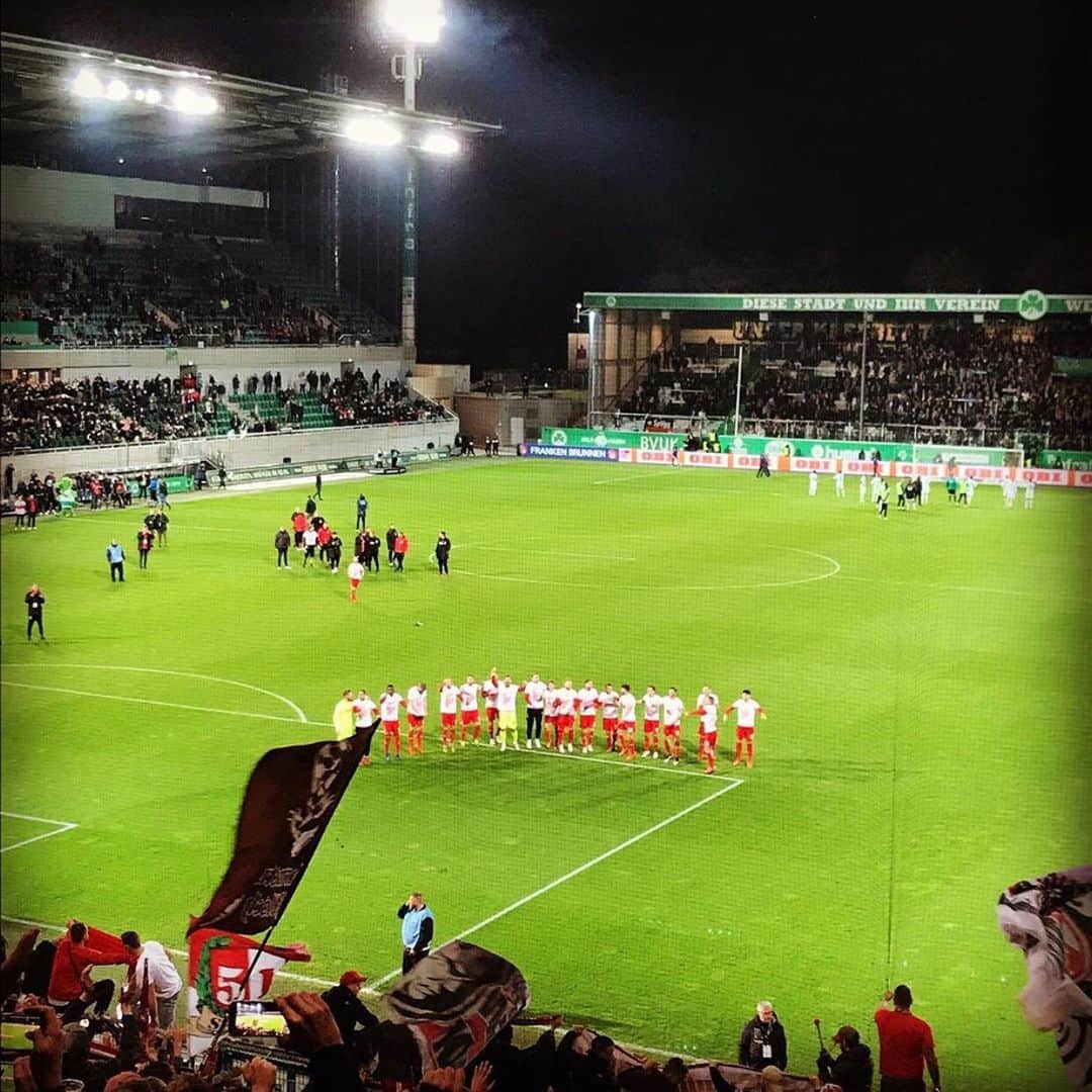 1.FCケルンさんのインスタグラム写真 - (1.FCケルンInstagram)「📸 Fan-Fotos❤️⚪️ Vielen Dank für eure Unterstützung, #effzeh-Fans.  #fcköln #Aufstieg #Köln #Kölle」5月9日 2時05分 - fckoeln