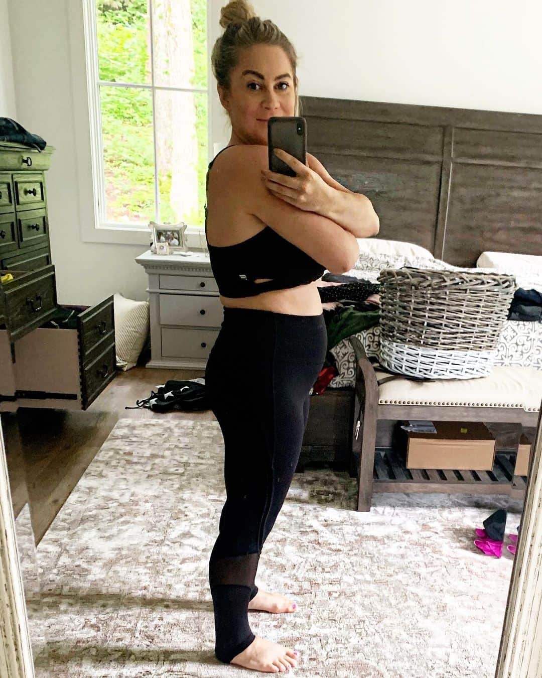 ショーン・ジョンソンさんのインスタグラム写真 - (ショーン・ジョンソンInstagram)「Oh hi @theeastbaby 🤰 #bump #pregnant #secondtrimester」5月9日 2時08分 - shawnjohnson