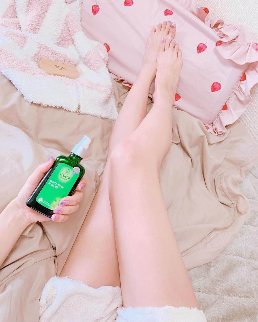 畑有里紗さんのインスタグラム写真 - (畑有里紗Instagram)「結婚式までのボディケアとして @weleda_japan を愛用中♡  このオイルでマッサージすると 引き締まったハリのある肌へ導いてくれる❤️ しっとり保湿してくれるのにベタつかず 爽やかなグレープフルーツの香りで 心身ともにリラックスできるよ💆‍♀️ 使い続けてると肌が柔らかくなった気がして バスタイム後の楽しみになってる🛁❤︎ . #ヴェレダ#ホワイトバーチ#ヴェレダブライズ#ヴェレダプレ花レポ#ホワイトバーチボディオイル#結婚式準備#プレ花嫁#結婚式準備中#2019秋婚」5月9日 7時41分 - arii_m36