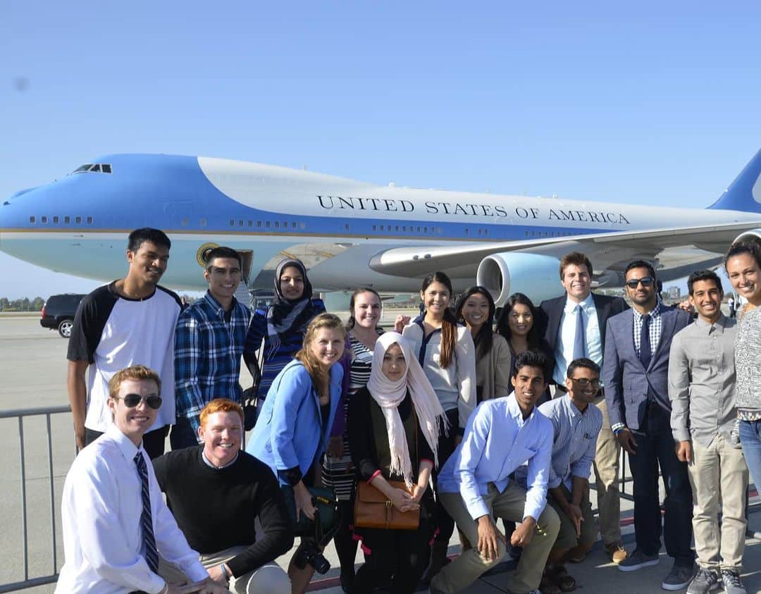 カル・ペンさんのインスタグラム写真 - (カル・ペンInstagram)「Five years ago yesterday, when @BarackObama invited my students @UCLA to AF1 arrival 🇺🇸」5月9日 2時16分 - kalpenn