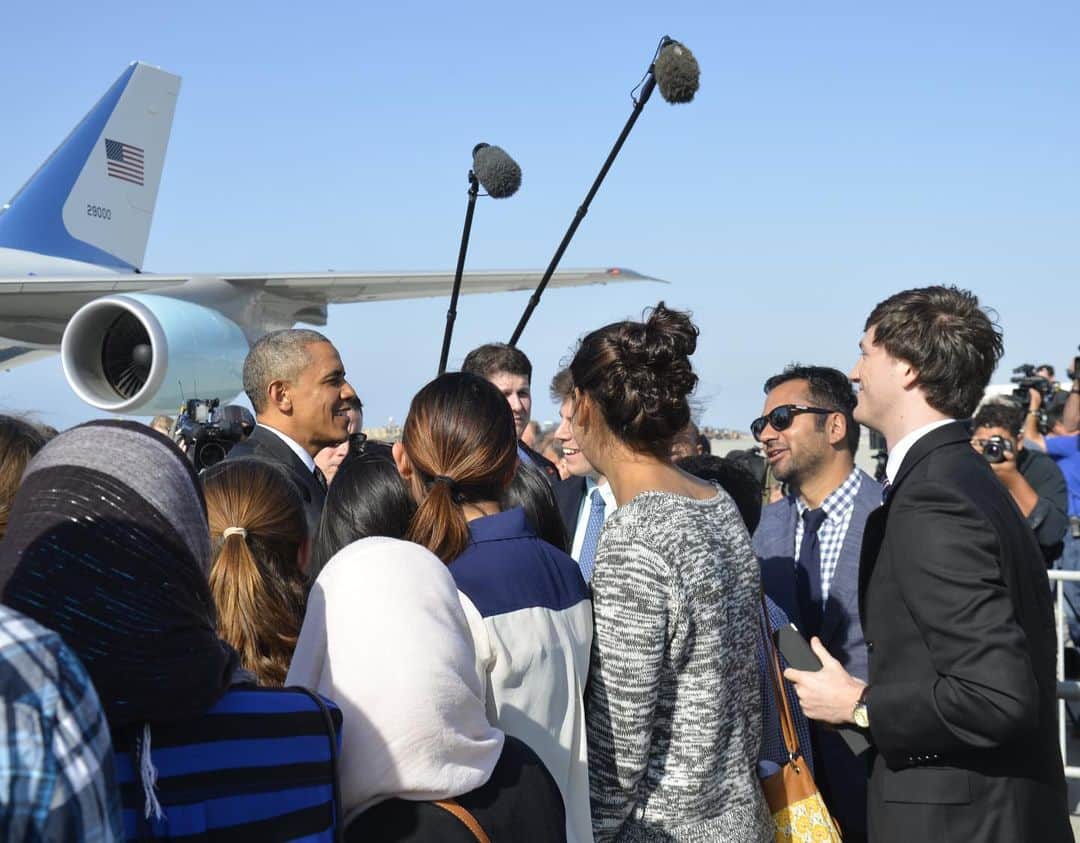 カル・ペンのインスタグラム：「Five years ago yesterday, when @BarackObama invited my students @UCLA to AF1 arrival 🇺🇸」