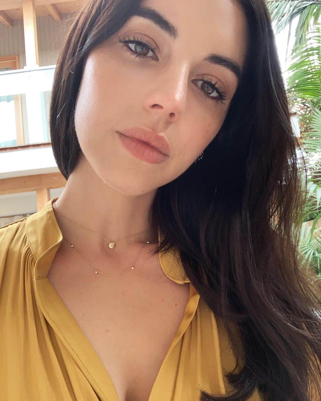 アデレード・ケインさんのインスタグラム写真 - (アデレード・ケインInstagram)「Selfie city in my cute new necklaces from @mejuri ✨」5月9日 2時16分 - adelaidekane