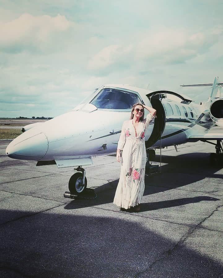 Eliana Michaelichin Bezerraのインスタグラム：「Eh hojeeeeeee!!!! Cheguei Alagoas!!! Já, já na casa do querido @mano_walter. Exclusivo pro meu programa. Vai ser demais gente!! #elianavisita #manowalter #alagoas #programaeliana #juramentododedinho」