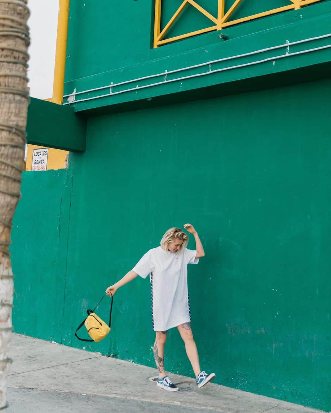 vansさんのインスタグラム写真 - (vansInstagram)「Summertime radness. Find the Stenciled Dress and other favorite @VansGirls picks at vans.com or your nearest store.」5月9日 2時23分 - vans