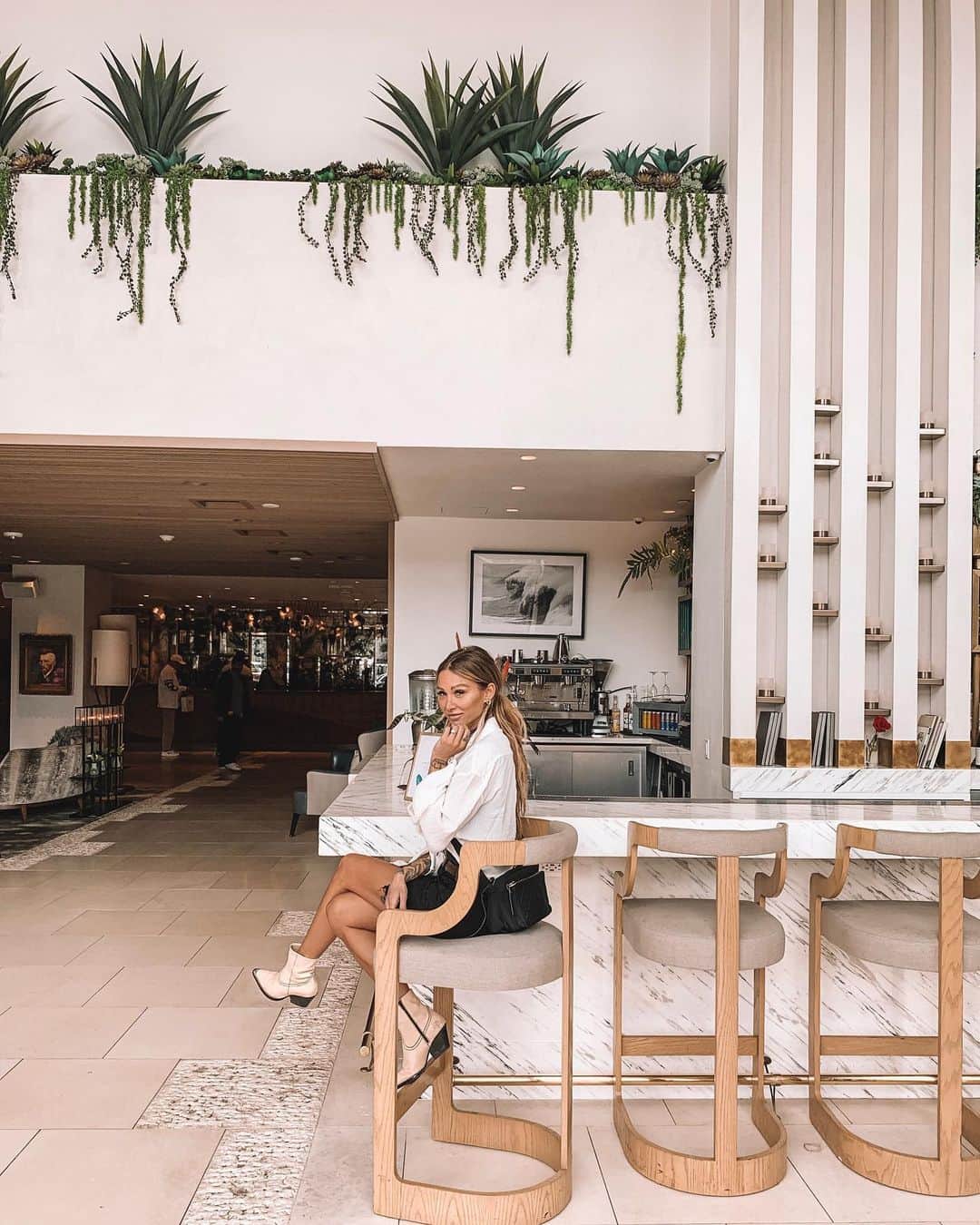 ルー・ティーズデールのインスタグラム：「Festival ➡️ meetings in LA #MOM #revolvefestival」