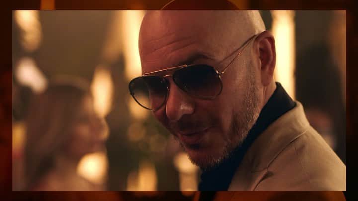 ピットブルのインスタグラム：「Yours truly + @daddyyankee + @nattinatasha = 🔥🔥🔥 The video for "No Lo Trates" is out now! Click the link in bio to check it out. Dale!」