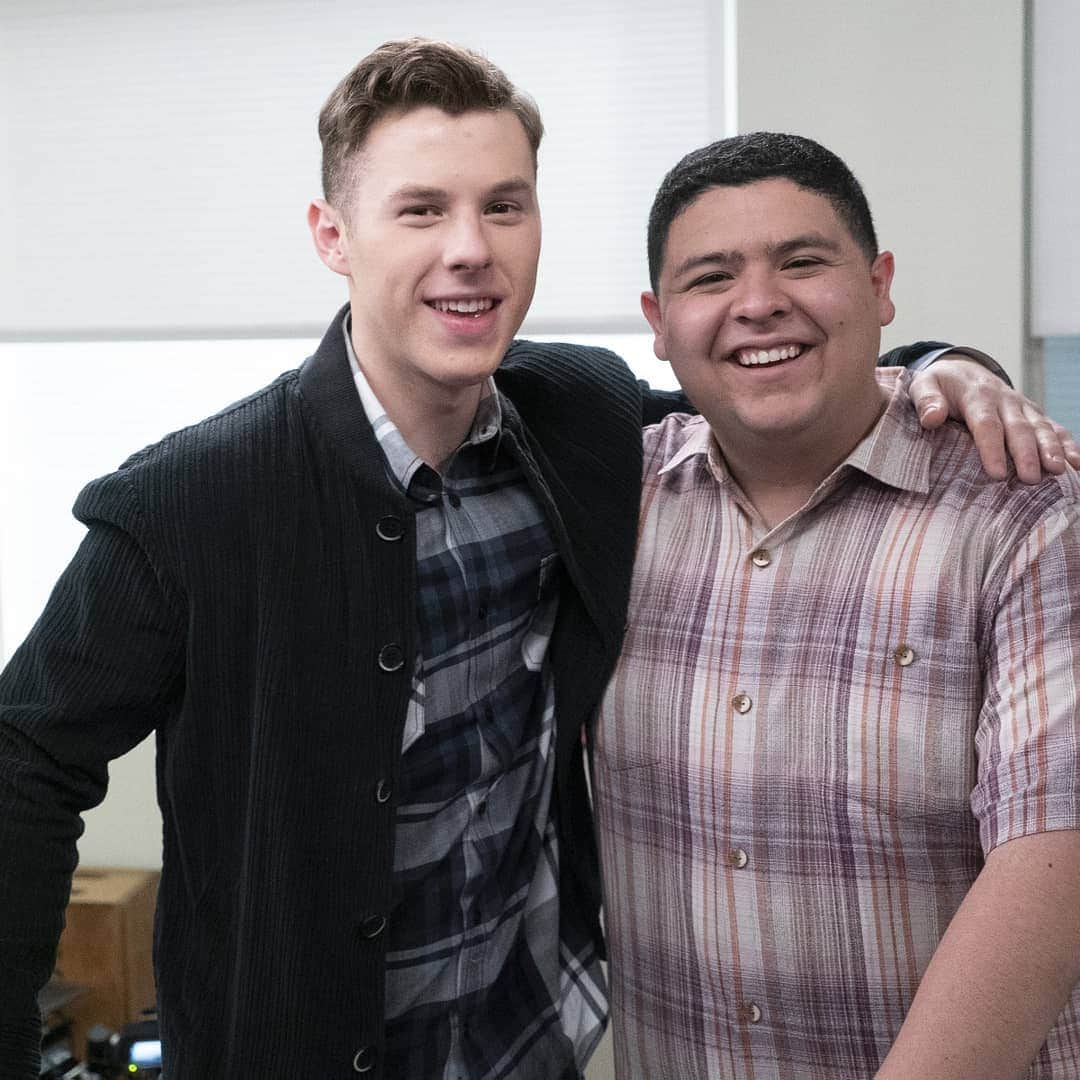 Nolan Gouldのインスタグラム：「Season 10 finale tonight! Last one before our series finale next season 😯 Big episode tonight you won't want to miss. Luke will serenade you with his banjo if you tune in.」