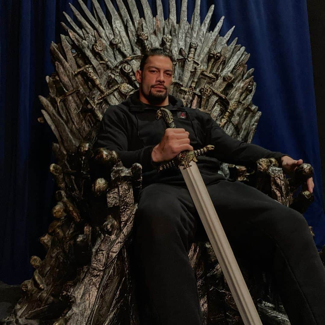 WWEさんのインスタグラム写真 - (WWEInstagram)「Just hours before #WWEBelfast, @WWERollins, @RomanReigns & @aleister_black visited the @gameofthrones exhibit! Which of these three would be your pick to land on the #IronThrone?!」5月9日 2時50分 - wwe