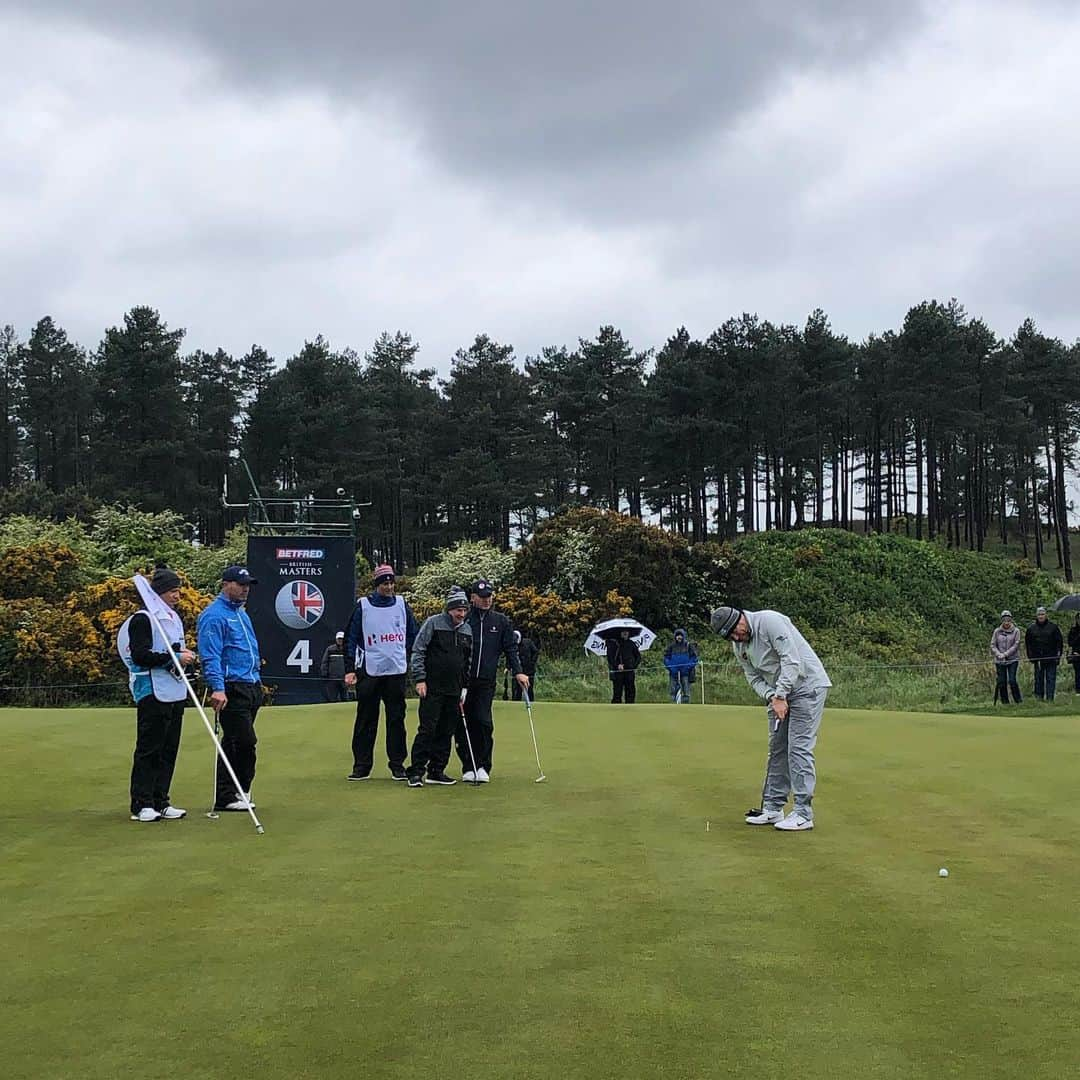 リー・ウエストウッドさんのインスタグラム写真 - (リー・ウエストウッドInstagram)「Despite the weather a brilliant day out on one of my favourite golf courses with @grahamwyliefoundation @thejeremykyleshow and @ashearer9 . @hillside_gc never disappoints. Looking forward to teeing it up tomorrow in the @britishmasters and getting this season going. 🏌🏽‍♂️⛳️」5月9日 2時58分 - westwood_lee