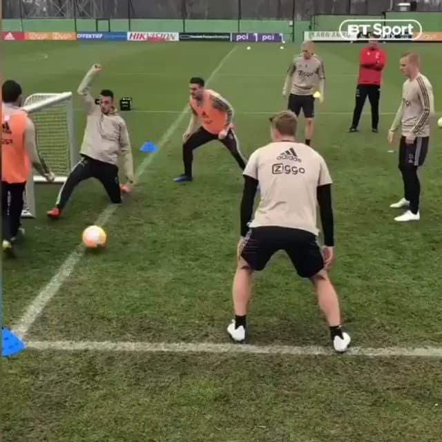 カルロス・テベスのインスタグラム：「#Ajax is ready for tonight! 🔥🔥 #championsleague #cl #football」