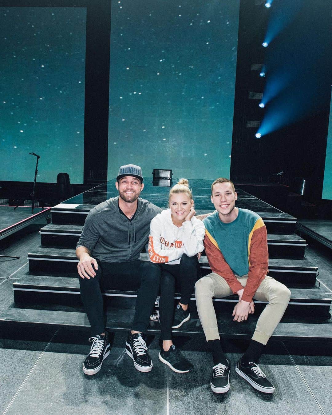 Kelsea Balleriniさんのインスタグラム写真 - (Kelsea BalleriniInstagram)「Heading into the last weekend of the Miss Me More tour. I’ve loved every second of every show and feel so lucky to have shared it with these guys. Duluth, Cedar Rapids, Fargo we’re heading your way!!!」5月9日 3時45分 - kelseaballerini