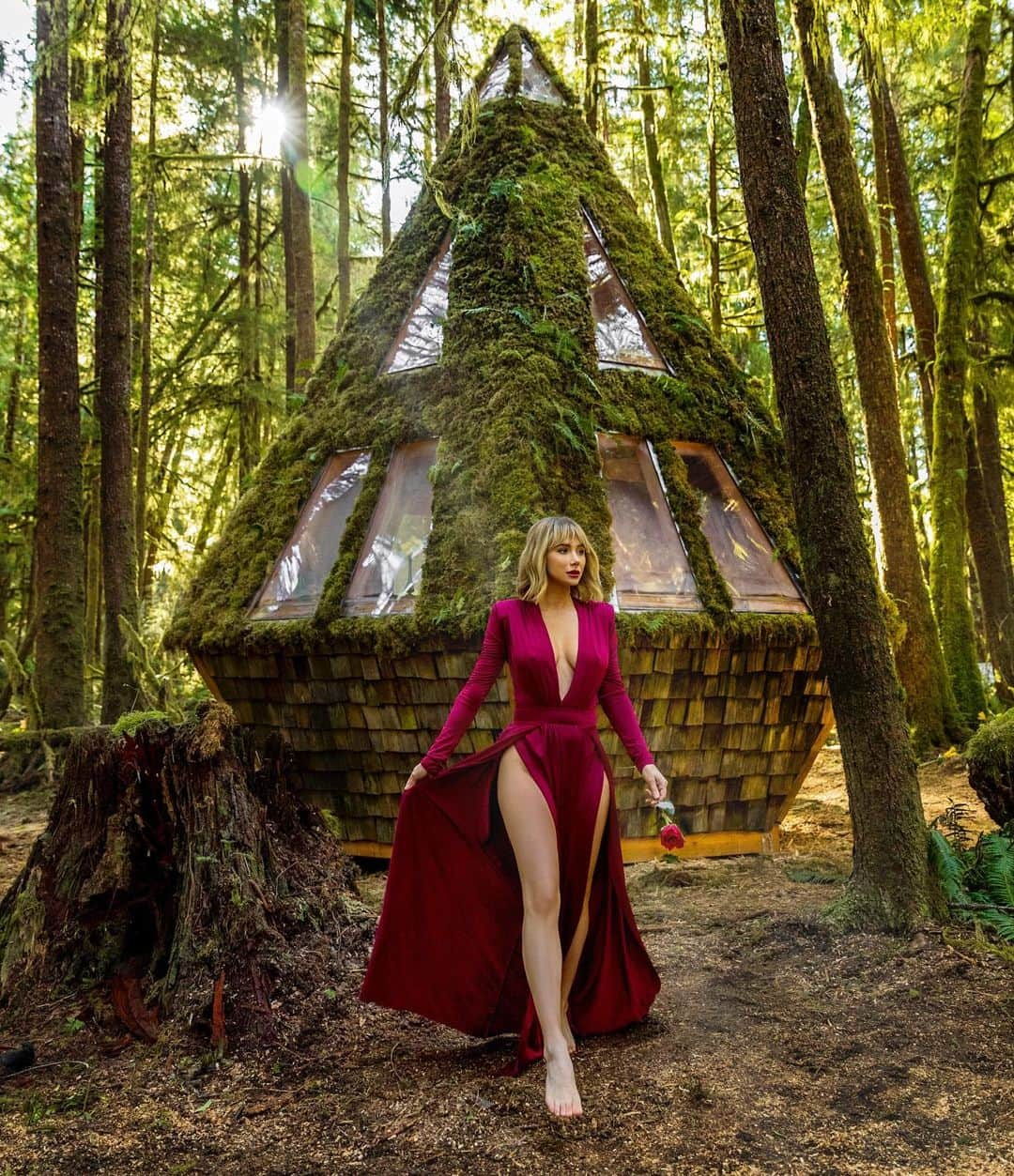 サラ・ジーン・アンダーウッドさんのインスタグラム写真 - (サラ・ジーン・アンダーウッドInstagram)「All dressed up in @fashionnova outside of my castle...I mean cabin 😉 #ad」5月9日 3時50分 - saraunderwood