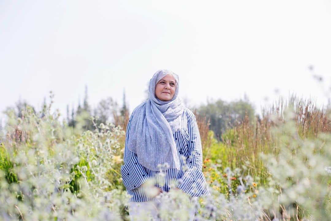 Instagramさんのインスタグラム写真 - (InstagramInstagram)「Photographer Alia Youssef (@aliayphotography) created @the.sisters.project when she realized her passion for portraiture could help bring visibility to her community. “Muslim women are often seen as a monolith, and some of the stereotypes associated with us are that we are silent, oppressed and voiceless,” explains Alia, who is from Vancouver, British Columbia, and traveled all over Canada to create these images. “I wanted to create a project that allowed for the diversity of Muslim women to be seen, and for our individual stories to be elevated, celebrated and shared.” Tune in to today’s story to learn more about Alia and her inspiring project. ✨ Right now, Alia and millions of people around the world are celebrating the holy month of #Ramadan, a month of prayer, giving and kindness. Share your moments of everyday kindness and good — and all your Ramadan celebrations — using the hashtag #MonthOfGood. Photos by @the.sisters.project」5月9日 3時54分 - instagram