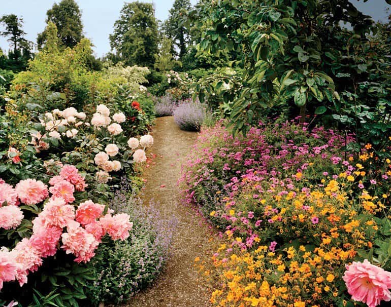 ジル・スチュアートさんのインスタグラム写真 - (ジル・スチュアートInstagram)「floral paradise 🌷 #driesvannoten ‘s secret garden via @voguemagazine」5月9日 4時01分 - jillstuart
